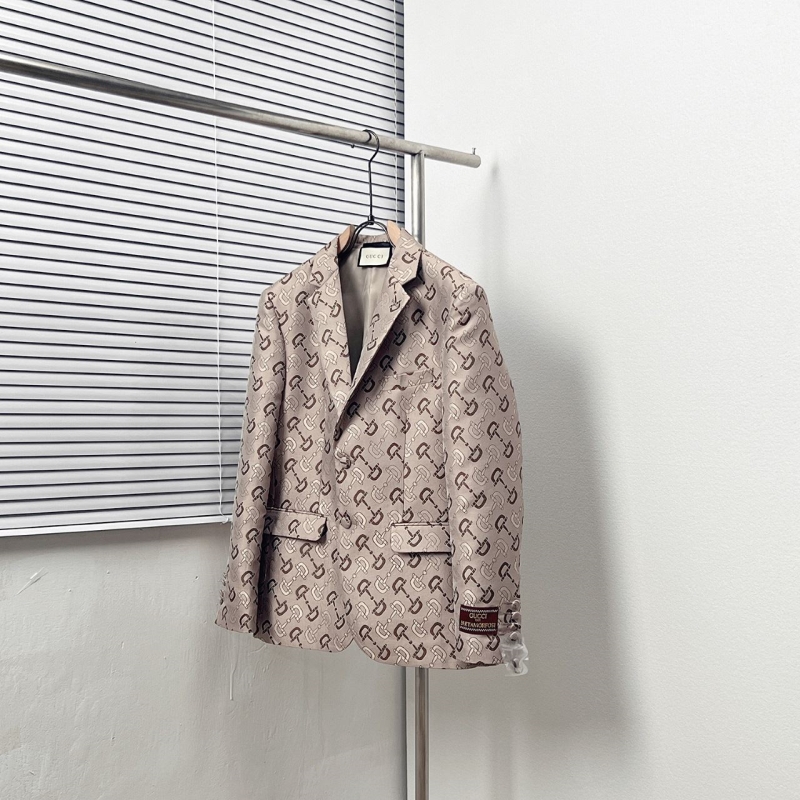 G*u*i coats